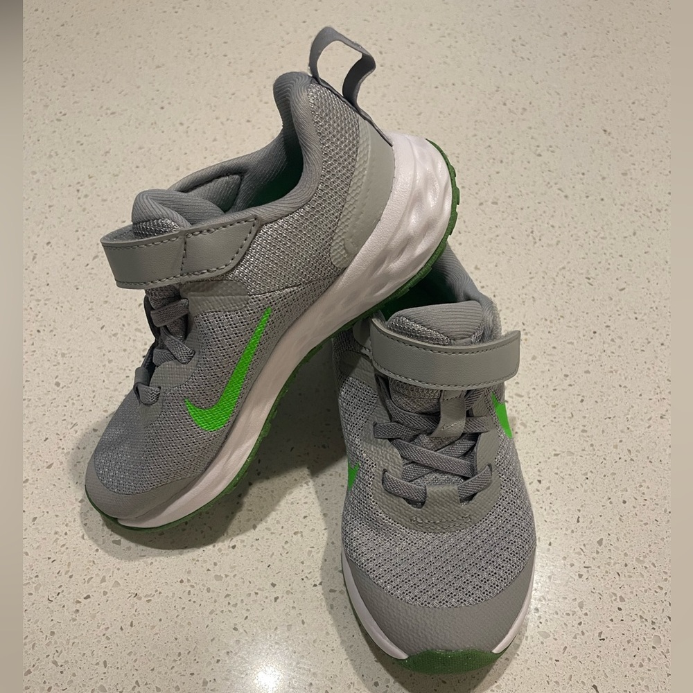 Nike toddler kids size 10.5